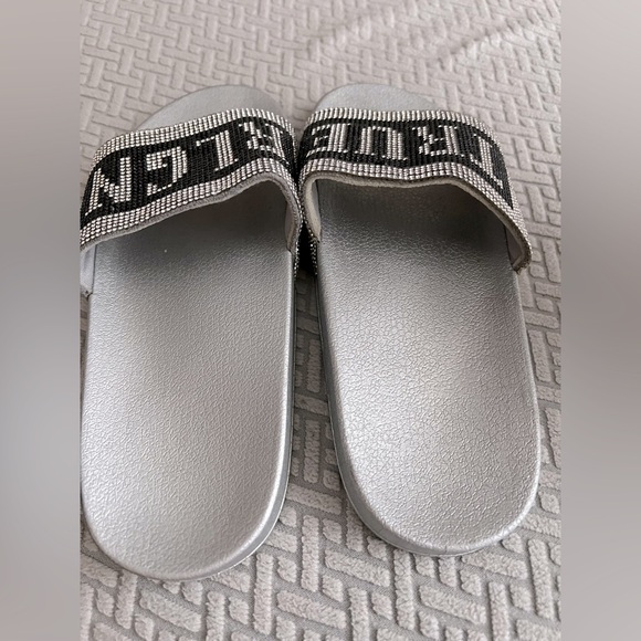 True Religion Slides - Picture 6 of 10